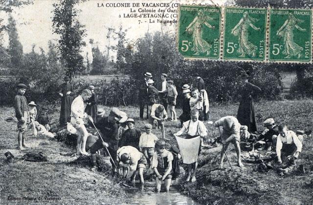 Baignade dans le ruisseau - Colonie des Garons  Lage-dEtagnac