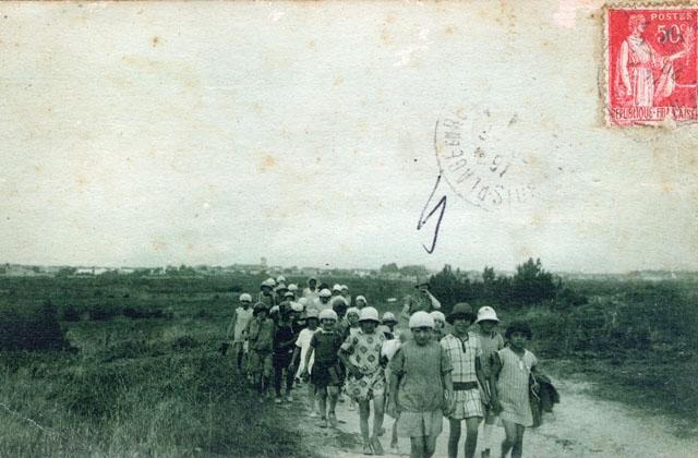 Colonie scolaire sur la route de la Plage - Ile de R