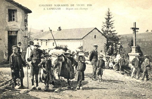 Dpart aux champs - Colonies Scolaires de Vichy