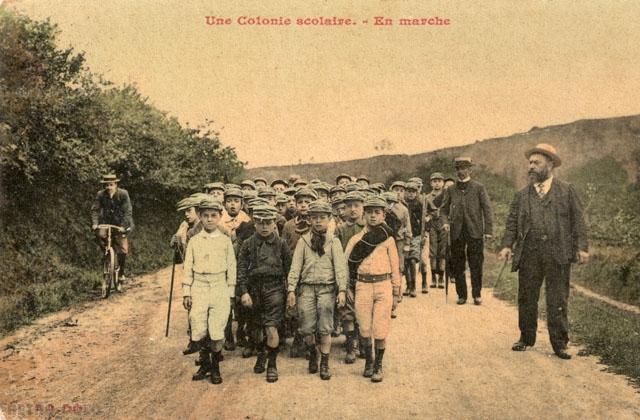 En marche - Colonie scolaire du VIIIme arrondissement de Paris