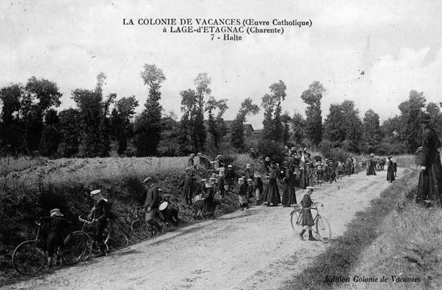 Halte sur la route - Colonie de Vacances de Lage d'Etagnac