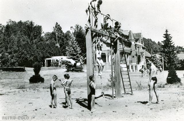 Jeux au portique - Colonie de vacances  Felletin