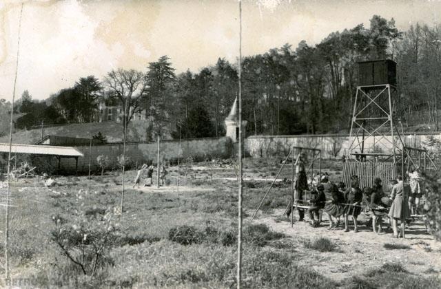 Jeux dans le jardin - Colonie de vacances  Bossay-sur-Claise