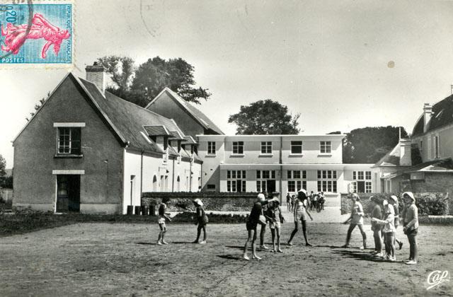 Jeux dans le parc - Colonie de vacances  Saint-Aubin-sur-Mer