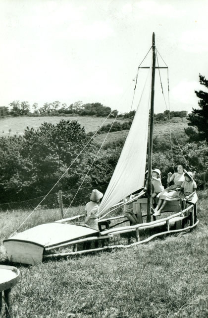 Jeux dans un bateau en bois - Colonie de Vacances PTT