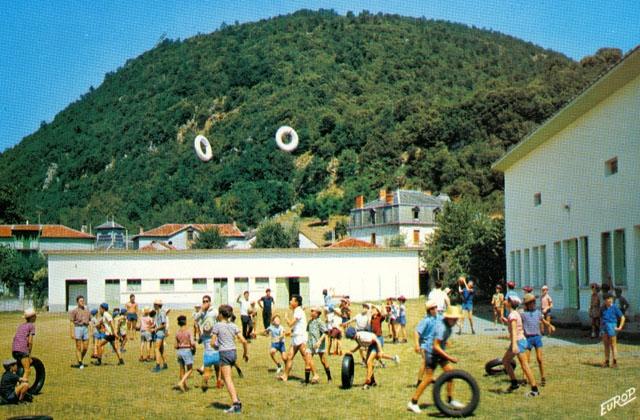 Jeux sur la pelouse - Colonie de vacances  Ore