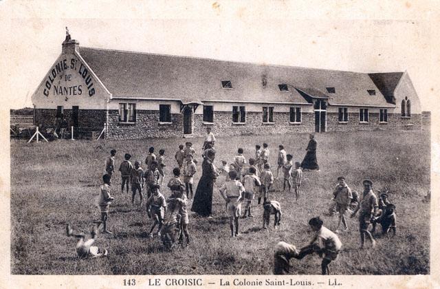 Jeux sur la pelouse - Colonie Saint-Louis de Nantes