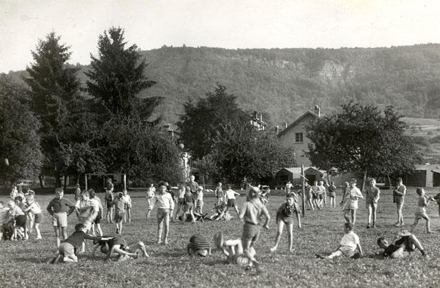 Jeux sur le terrain - Colonie de Vacances LOasis