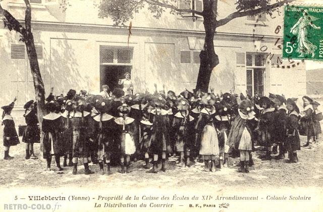 La distribution du courrier - Colonie Scolaire de Villeblevin