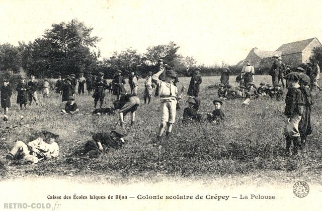 La pelouse - Colonie scolaire de Crépey
