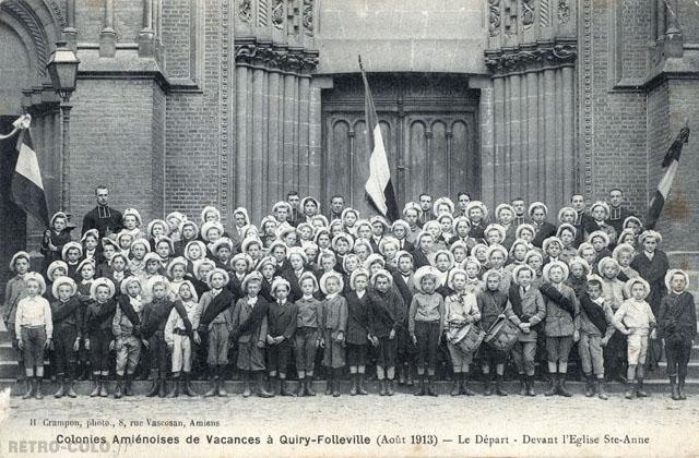 Le dpart devant l'glise - Colonies Aminoises de Vacances