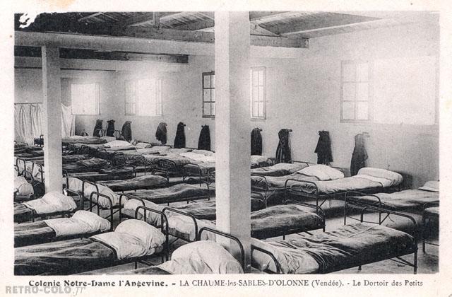 Le dortoir des petits - Colonie Notre-Dame l'Angevine
