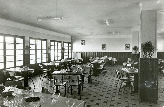 Le rfectoire - Classes de neige et Colonie de Vacances de la ville dIvry-sur-Seine