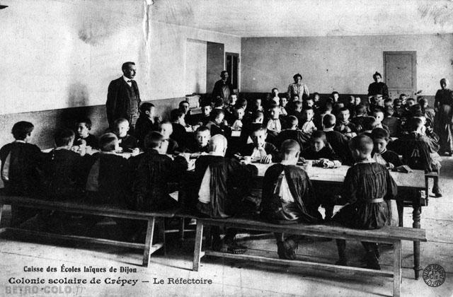 Le rfectoire - Colonie scolaire de Crpey 