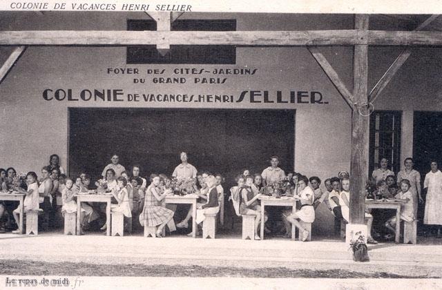 Le repas de midi - Colonie de vacances Henri Sellier