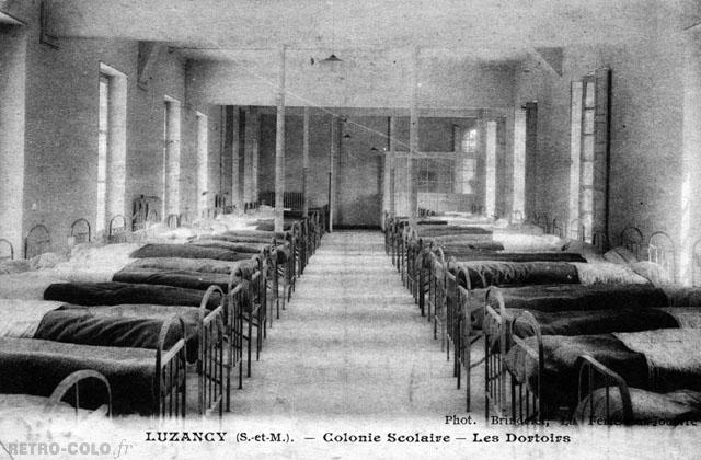 Les dortoirs - Colonie scolaire de Luzancy