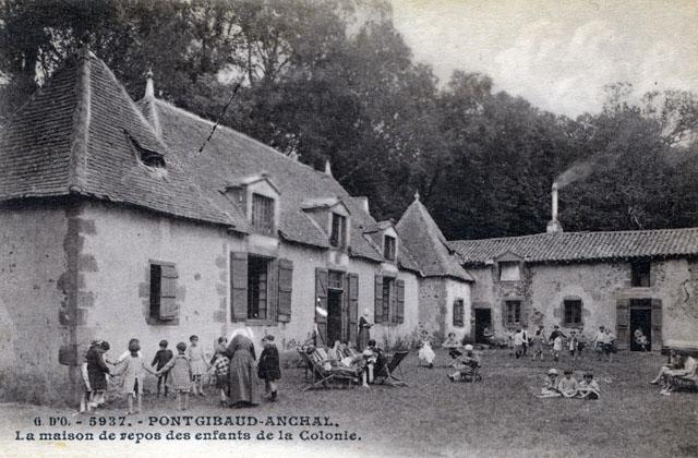 Les enfants dans le parc - Colonie de vacances  Pontgibaud-Anchal 