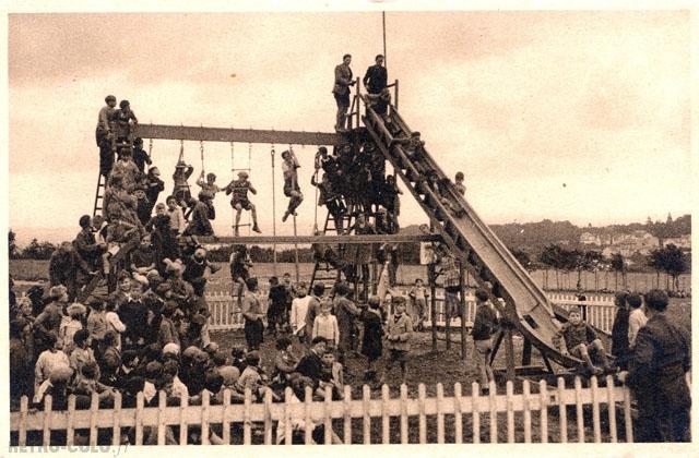 Les jeux au toboggan - Colonie scolaire municipale Joseph Antoine