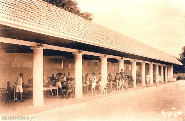 Ping-pong sous les arcades - Colonie de La Motte-Vende