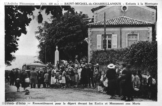 Rassemblement pour le dpart - Enfants  la montagne - Colonie d'Arles