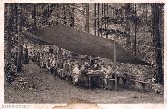 Rfectoire sous l'auvent - Colonie de La Sapinire