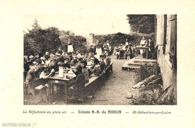 Repas en plein air - Colonie Notre-Dame du Moulin