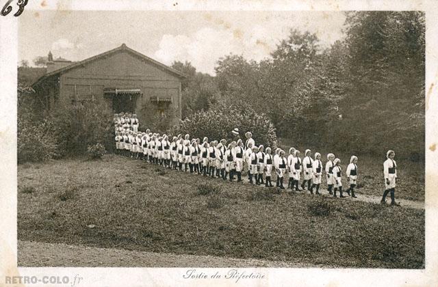 Sortie du rfectoire - Colonie de Vacances 