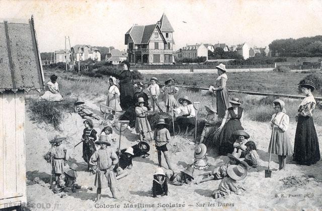 Sur les dunes - Colonie Maritime Scolaire de Bernires-sur-Mer