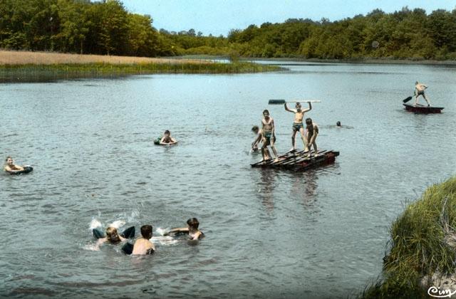 Sur les radeaux - Colonie de Vacances La Fragneuse