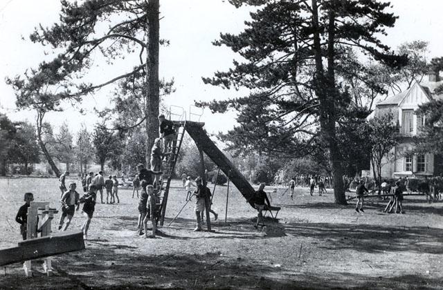 Toboggan et balanoire - Colonie de Vacances des Houillres