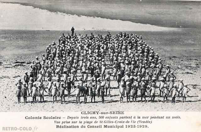 Un groupe d'enfants  la plage - Colonie Scolaire de Clichy-sur-Seine