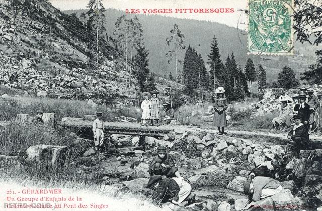 Un groupe d'enfants de la colonie scolaire - Grardmer