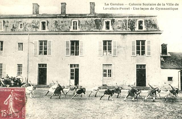 Une leon de gymnastique - Colonie de la Carolue