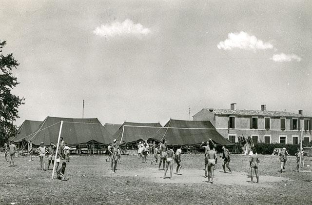 Une partie de volley - Colonie de Vacances 