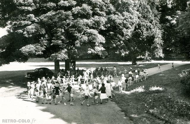 Une ronde dans le parc - Colonie au Mayet de Montagne 