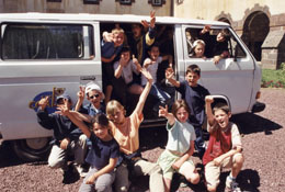 Un groupe d'enfants en juillet 2000